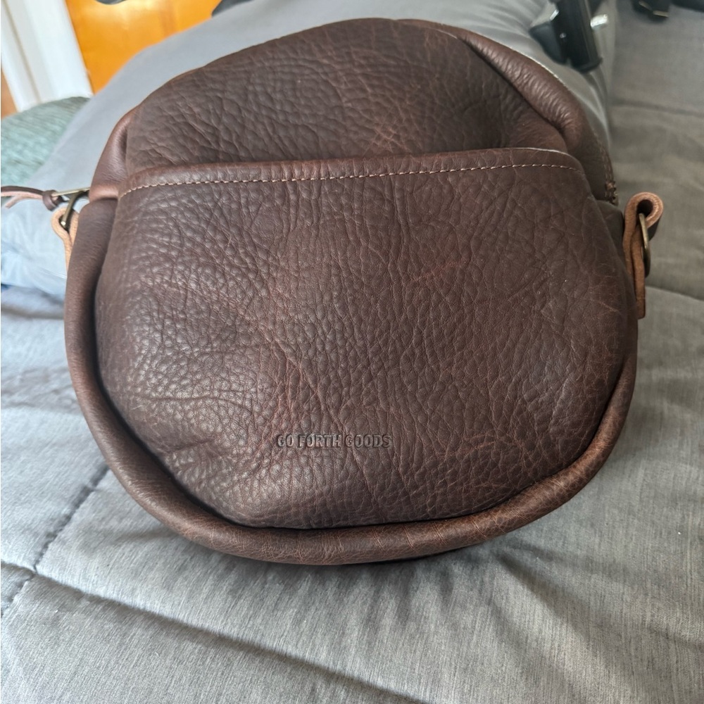 Go Forth Goods Large Mocha Maple Leather Crossbody Bag - Picture 3 of 5